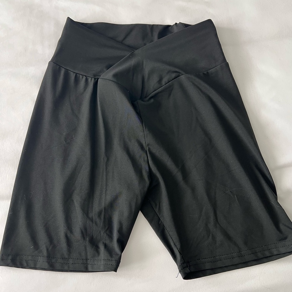 SHEIN Black High-Rise Crossover Waist Bike Shorts